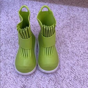 Snow boots for kids